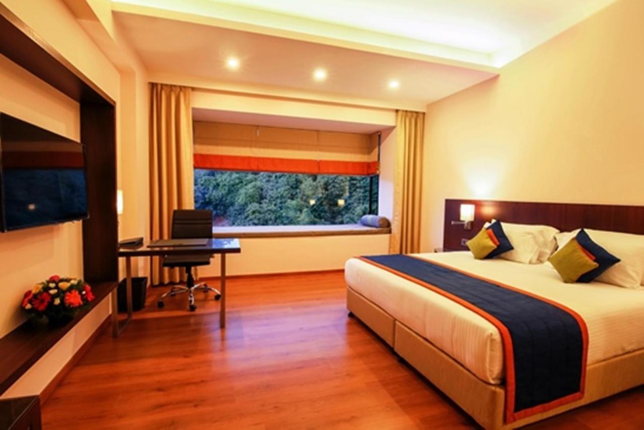 Hotel Central Park Манипала Экстерьер фото